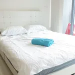 Summer Suites Kenneth